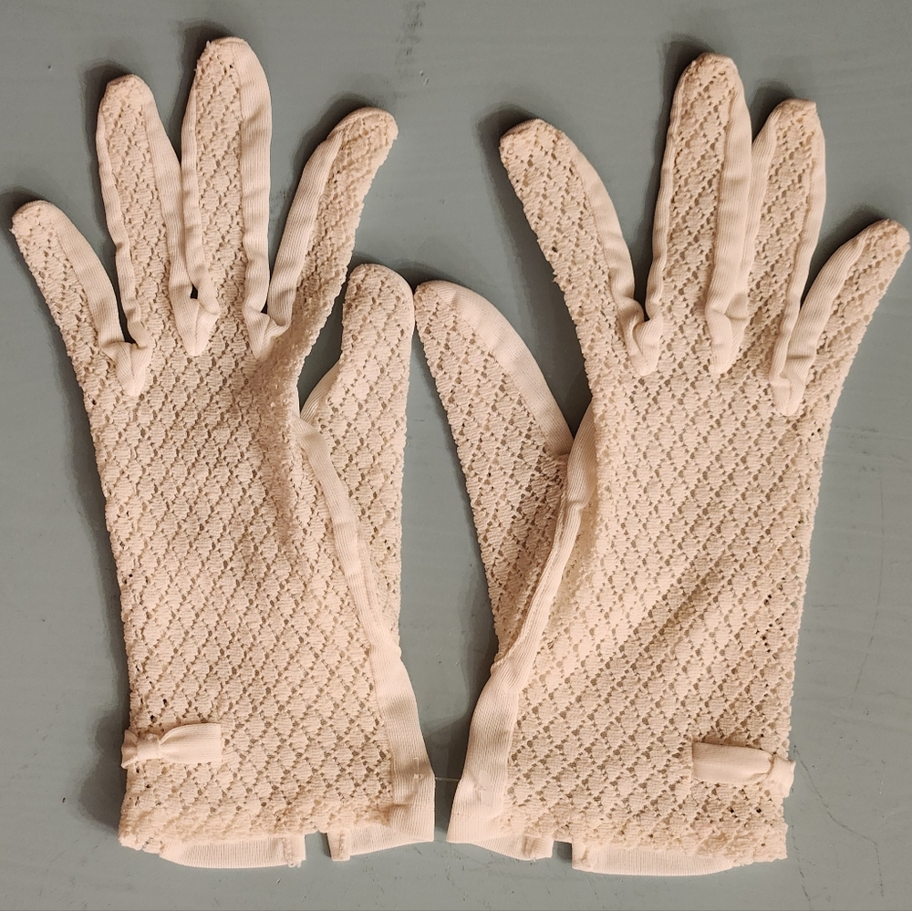 Vintage Ivory Stretchy Crochet Lace Gloves